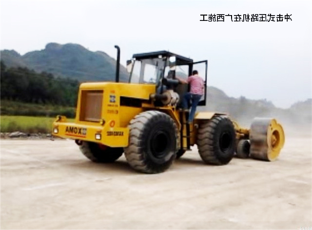 广西冲击式压路机-1.jpg